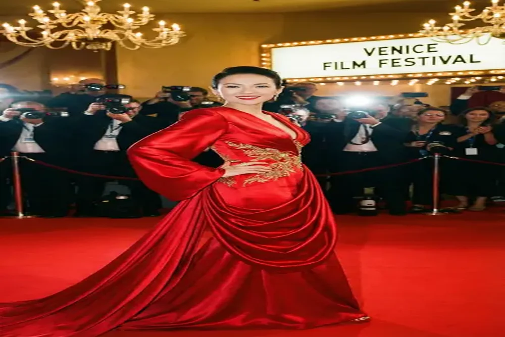 看片与国际知名女演员合作红毯照片